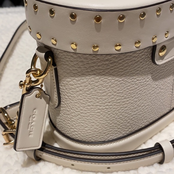 Coach bucket purse - Picture 6 of 11